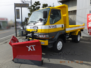 三菱キャンターダンプ　+　BOSSスノープラウ